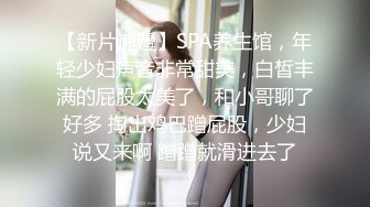 牛仔短裤腿上纹身大奶妹穿上全套情趣装继续第二炮掰穴舔逼足交调情