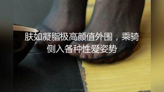 某酒吧女厕偷拍 前台服务员无毛光滑的小穴