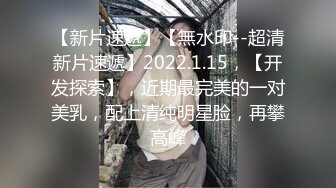 18超清纯红唇嫩妹独自在家诱惑，脱光光揉捏奶子，掰穴特写磨蹭阴蒂，双指抠入抽插，好想要娇喘呻吟