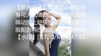 【新片速遞】很耐操的人妻在床上被小哥无套抽插，高难度姿势让小哥在身上放纵，配合小哥各种抽插，直接内射骚穴快草瘫了