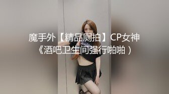 《超强摄_像头㊙️破_解》乡镇民宅针孔入侵真实偸_拍多个家庭男女私密生活曝光㊙️超多亮点㊙️特别羡慕光头眼镜哥的鸡巴又粗又长的 (4)