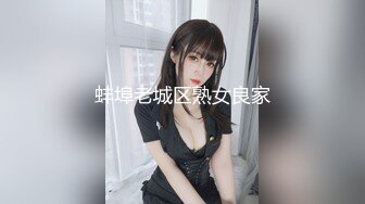  淫娃女友黑丝情趣全程露脸跟狼友发骚互动，主动扒下男友的裤衩舔弄大鸡巴吸蛋蛋