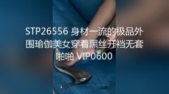 终于和极品白虎表妹突破性爱屏障，无套玩操白虎嫩穴，极品粉穴抽插特写