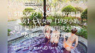 【新片速遞】  专业团队黄播赚钱，女上位情趣椅子暴力打桩，灯光专业，角度很刁钻