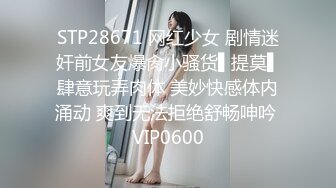 商场女厕全景露脸偷拍多位美女尿尿还有3个颜值美女