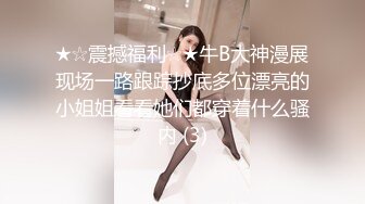 苗条贫乳小美女，把嘴当成小穴狂怼