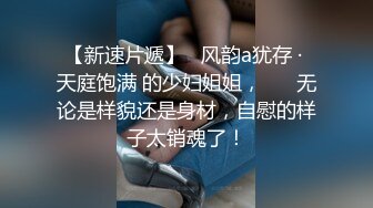  风衣纹身大奶妹，跪着舔弄大屌，扶腰后入爆插，骑乘位打桩机