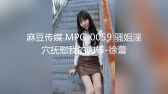 【新片速遞】大奶骚女喜欢被爆菊，太骚了被爆的上瘾，吸吮大屌很享受 ，翘起美臀等待被操， 主动骑乘上下套弄 ，两个打车灯直晃动