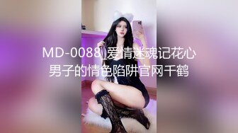 晚上無聊躲在出租屋窗外偷窺偷拍幾個合租房的白領姐姐洗澡