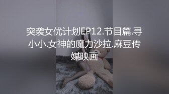 全景厕拍美女撒尿闺蜜非要挤进来 以为一箭双雕 白高兴