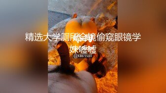 【OnlyFans】逃亡JJ爱KK，狂干群P，大型淫乱场面，两人真实夫妻，女的身材超级棒，群p的场面太过震撼 12