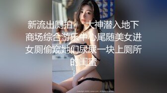   磨人的小仙女好骚啊，让小哥舔脚舔逼浪叫呻吟，交大鸡巴跟小哥舌吻，站立后入抽插，边草边喷水精彩又刺激