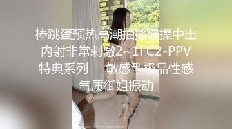 大奶眼镜骚货！酒店炮友激情操逼！掏出奶子揉捏，抓起大屌舔弄，扶屌骑乘位磨穴，爆插美臀