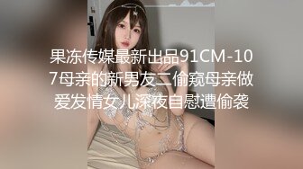 短裤长发白色吊带大胸妹