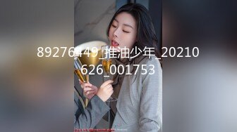 穿连体衣上厕所的妹子 这姿势挺销魂的 (1)_0