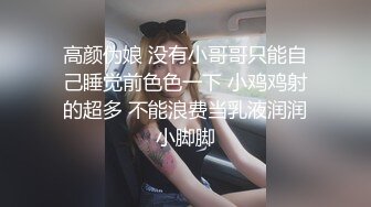  两女一男小少妇户外野战路边交后入，搞一会来人回车上，手指扣逼掰穴特写