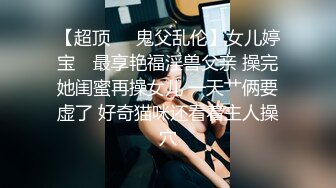 黑丝熟女阿姨偷情 边操边跟闺蜜语音聊天 屁眼塞着肛塞 被无套猛怼稀毛鲍鱼肥 强忍着不叫出来