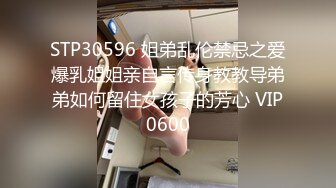 酒店内部员工女厕全景偷拍多位美女职员的小黑鲍2 (8)