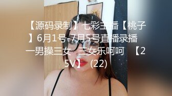 韩国厕拍大神潜入商场女厕偷拍服务员和顾客尿尿卖场牛仔短裤美女毛不多逼还挺嫩的