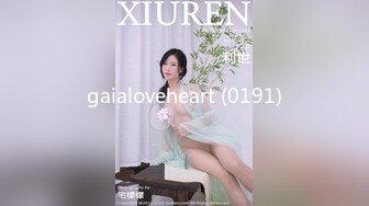 【新片速遞】 可爱的学生妹❤️穿着碎花短裙裙子下面是浅蓝色的无痕内裤，超薄的内裤勾勒出两片完美的鲍鱼形状让人垂涎欲滴