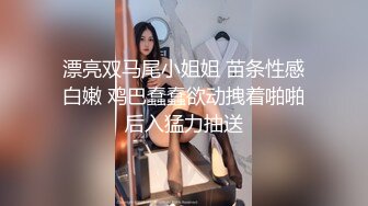 文静妹妹独自在家！给大家秀一波！圆润美乳多毛粉穴，双指插入扣弄，自己玩爽了看尿尿