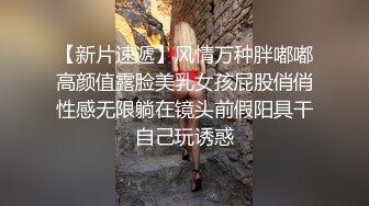 颜值不错的年轻小骚妹自己快把逼玩废了，全程露脸扩阴器玩逼抠穴，道具抽插逼里塞水果鸡蛋吐出来，激情拳交