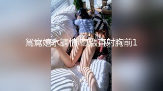 黑网丝伪娘 啊啊舒服 扒着大长腿 撸着小仙棒 被小哥哥后入输出