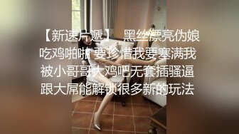 大神旅游景区一路走一路抄底众多的美女少妇眼界大开 (16)