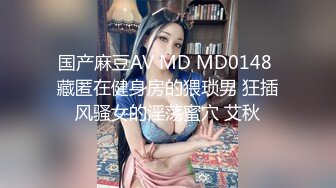 科技园女厕蹲守知性优雅格子裙眼镜妹,细长的穴缝可以尿出三条直线