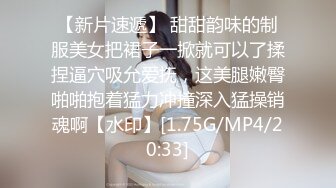   很有韵味笑起来甜美少妇约炮眼镜胖男，开档黑丝高跟鞋自摸掰穴