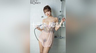 【新片速遞】 饥渴的哺乳期小奶妈露脸迫不及待套弄小哥的大鸡巴，深喉口交无毛骚穴激情上位，让小哥压在身下疯狂抽插挤奶