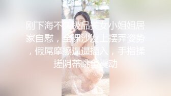 震惊！！骚妈妈当着儿子面直播还舔小儿子的小鸡巴