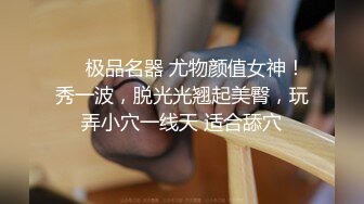 挎肩包牛仔裤，口硬大屌抹上润滑开操，侧入操的妹子嗯嗯嗯休息下再来一次