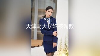 粉裙美艳少妇和家人逛公园性感蕾丝透明内裤包裹肉臀前C微透黑森林弯腰撅臀裆部有湿痕很诱惑