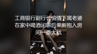 翘臀少妇背着老公玩3p