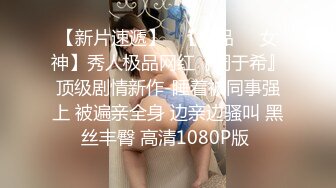 《母子乱伦》趁妈妈喝多找朋友来和妈妈一起玩3P开发她的屁眼