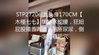  肉感十足颜值美女给炮友交自慰诱惑，展示活隔着舔弄，单腿网袜翘起屁股露肥逼