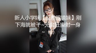 澡堂子更衣室偷窥众多的脱的光溜溜的美女少妇 (17)