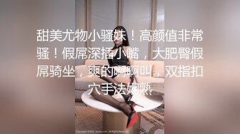  白皙美乳马尾辫少妇居家夫妻直播啪啪，跪在床上深喉交，骑乘上下套弄晃动大奶子