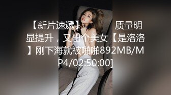 诱人妹子用黑丝美腿把肉棒挑逗的硬邦邦，然后坐在上面上下起伏吞吐夹紧这滋味爽翻天啊，开档丝袜美妙