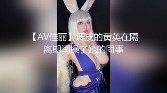 丝袜熟女骚妈全程露脸早上起来就发骚，尿尿给狼友看跑到床上穿上丝袜诱惑，开档情趣跳弹塞逼里自慰抽插呻吟