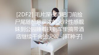 -美眉 趴下 屁股翘起来 身材娇小 小娇乳 无毛粉穴 被大鸡吧无套输出