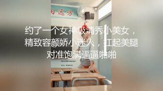 母狗骚浪贱全程露脸颜值不错情趣诱惑，淫声荡语道具双插骚穴和菊花，精彩刺激淫水好多，奶子上的纹身好有爱