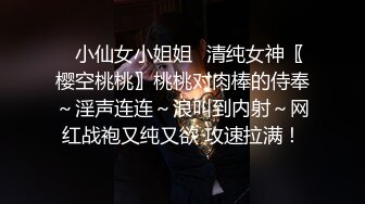 嫂子偷情给小哥口交大鸡巴，让小哥舔逼揉奶各种抽插，奶水淫水一起流