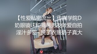 商场女厕偷拍带着孩子来上厕所的少妇 BB保养的不错还挺粉