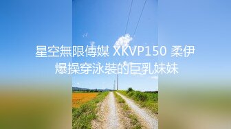  猥琐小哥迷翻漂亮的小女友找来朋友一起来玩3P